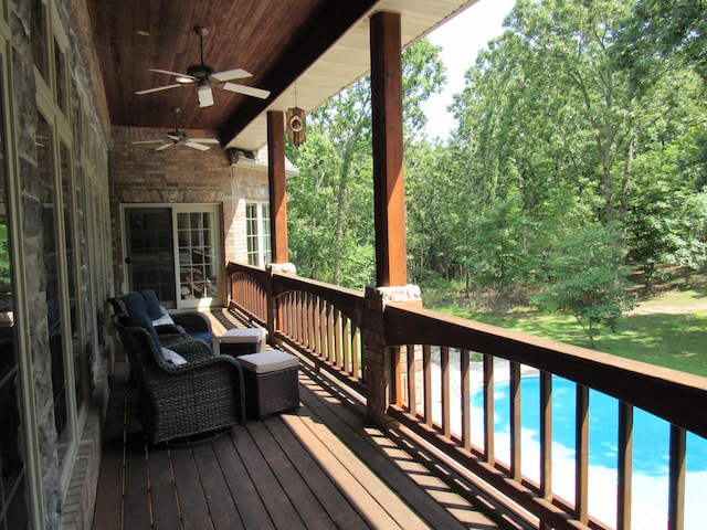 deck with ceiling fan