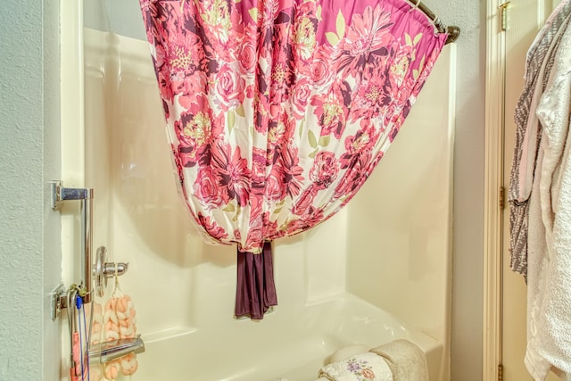 details featuring shower / bathtub combination with curtain