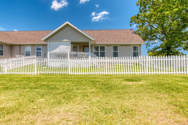 single story home with a front lawn, fence, and roof with shingles