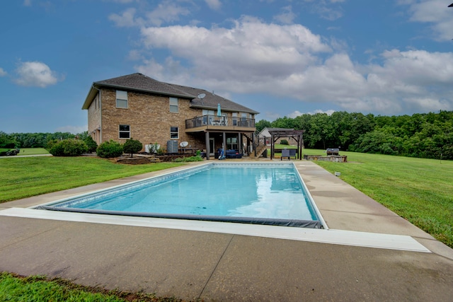 view of pool with a yard