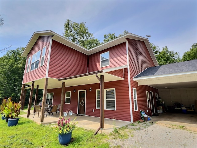 view of front facade with a carport