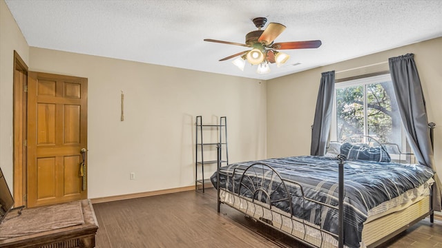 3166 W Seminole St, Springfield, MO 65807 - bedroom with wood finished floors, a textured ceiling, baseboards, and a ceiling fan