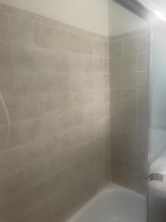 bathroom with shower / washtub combination