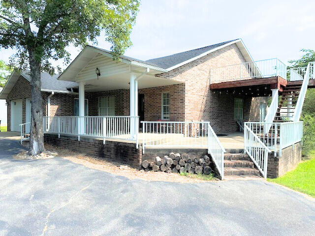 view of front of property featuring a porch