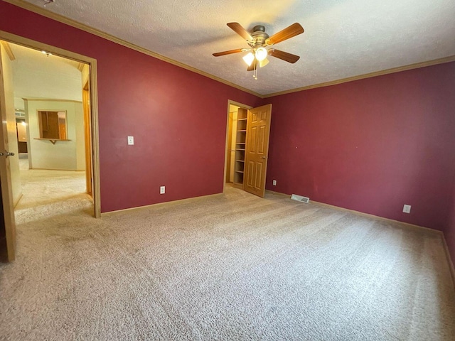 unfurnished bedroom featuring carpet floors, a textured ceiling, and ceiling fan