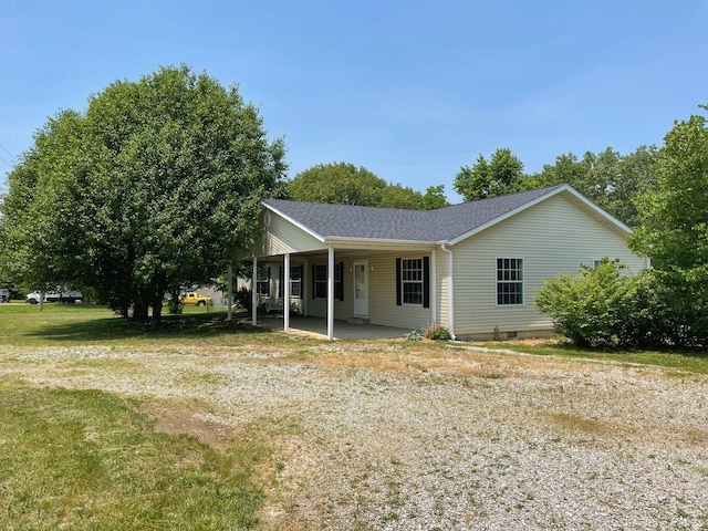 view of front of house with a front lawn and an attached carport