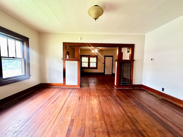 unfurnished room featuring dark wood-type flooring and ceiling fan