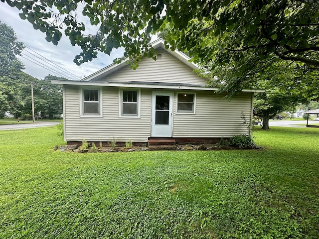 bungalow featuring a front lawn and entry steps