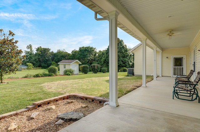 view of yard with ceiling fan and covered porch