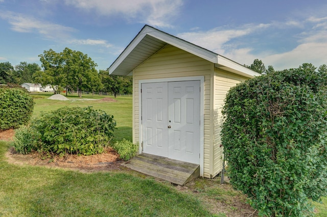 view of outbuilding with a yard