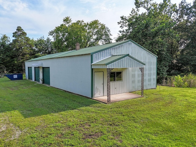 view of outdoor structure featuring a yard