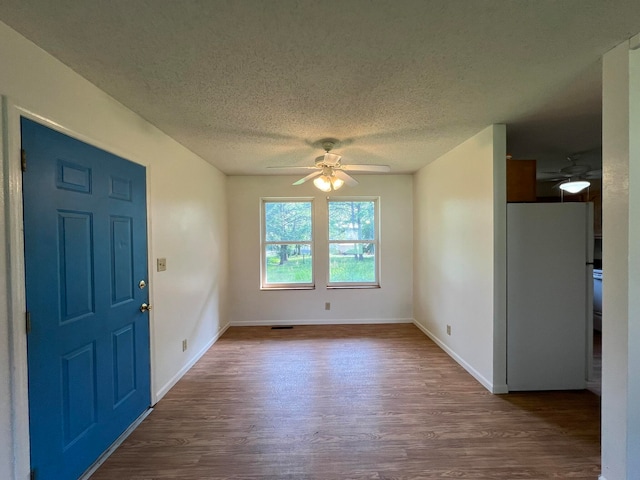 entryway with ceiling fan, a textured ceiling, and hardwood / wood-style floors