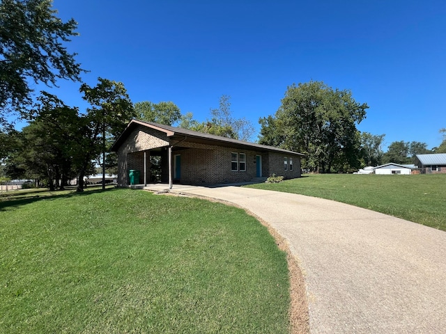 ranch-style home with a front yard