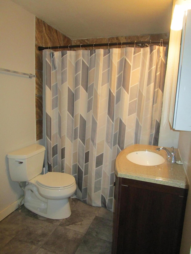 bathroom with vanity, curtained shower, and toilet