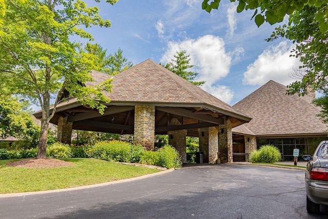 view of front of property featuring a gazebo