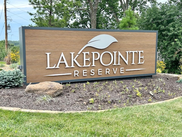 view of community / neighborhood sign