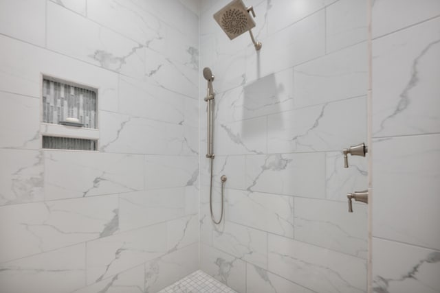 bathroom featuring tiled shower