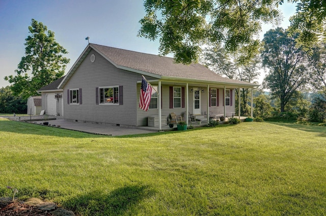 view of front of home featuring a front yard