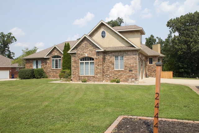 view of front of house featuring a garage and a front yard