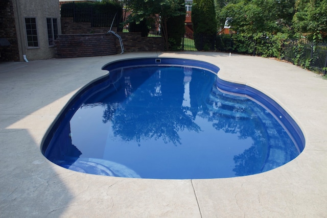view of pool featuring fence, a fenced in pool, and a patio