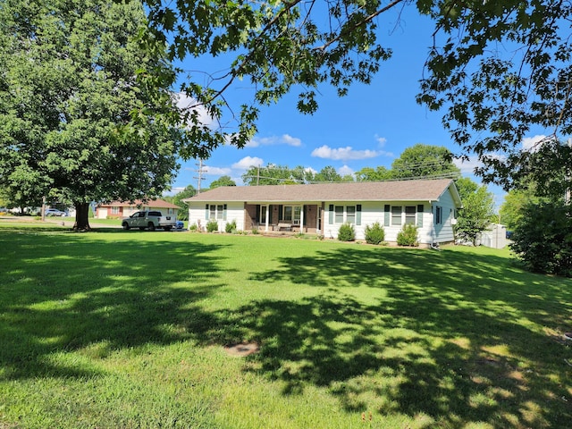 single story home with a front lawn