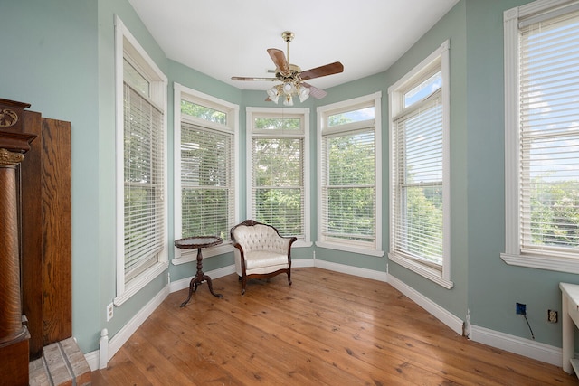 sunroom with ceiling fan