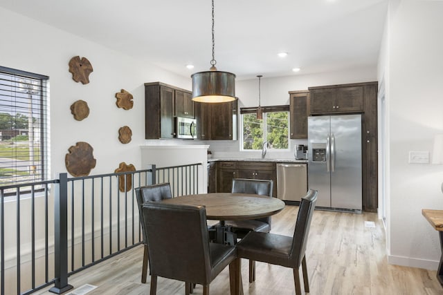 dining space featuring recessed lighting, light wood-style flooring, and baseboards