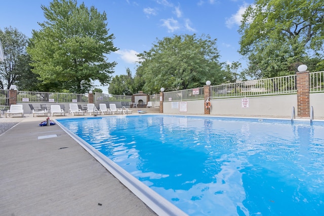 view of swimming pool