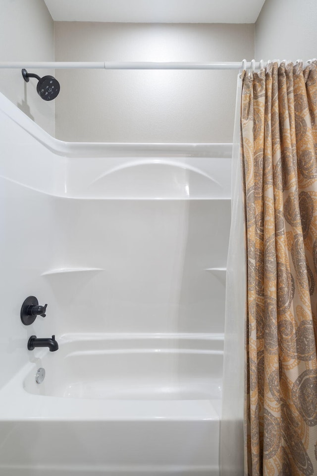 bathroom with shower / tub combo with curtain