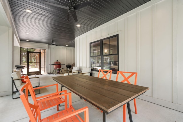 dining room featuring ceiling fan