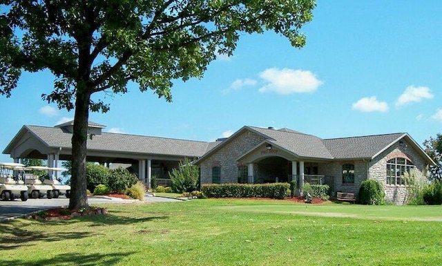 ranch-style home featuring a front yard