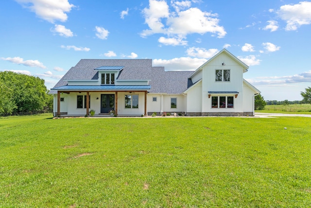 view of front of house featuring a front lawn