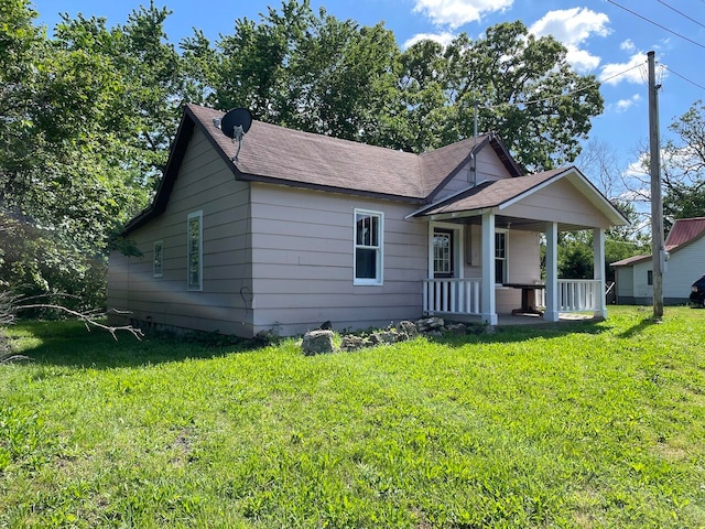 bungalow-style house featuring a front lawn and covered porch