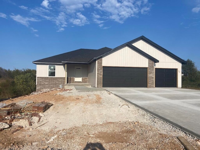 view of front facade featuring a garage