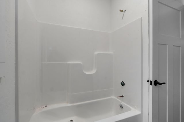 bathroom featuring shower / tub combination