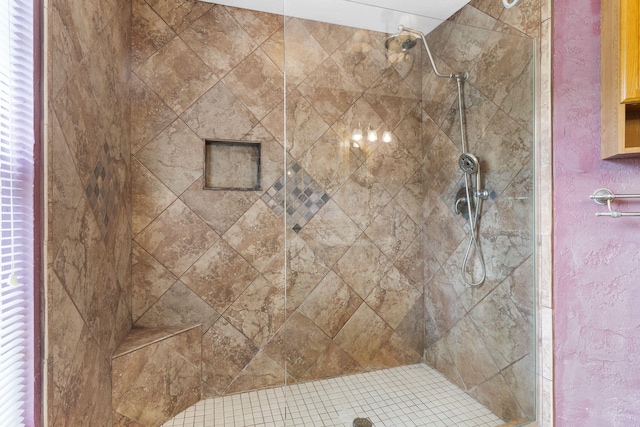 bathroom featuring a tile shower