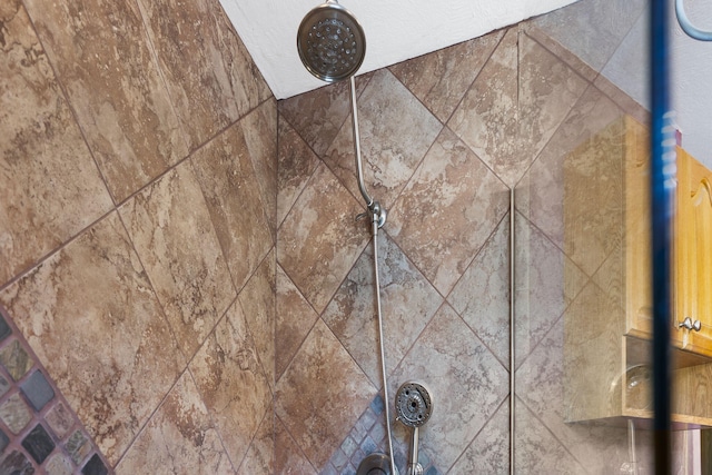 details featuring a tile shower