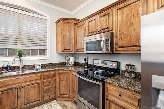 kitchen featuring stainless steel appliances, sink, light hardwood / wood-style floors, crown molding, and dark stone counters