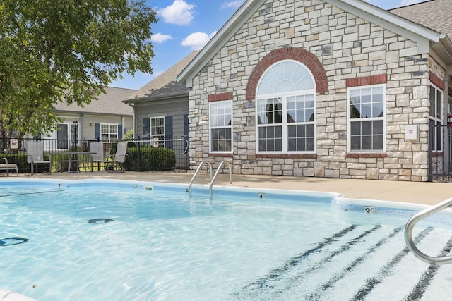 view of swimming pool