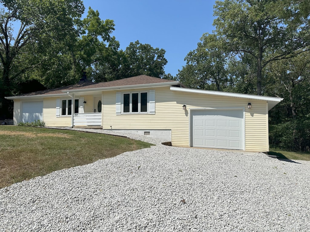 single story home featuring a front yard and a garage