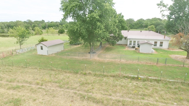 view of yard featuring a rural view