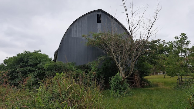 view of outdoor structure featuring a lawn