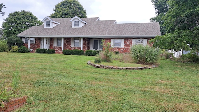 view of front of property with a front yard