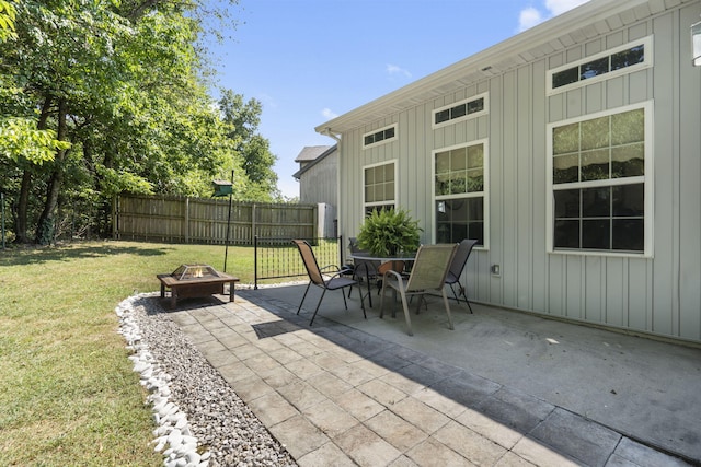 view of patio featuring a fire pit