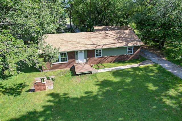 ranch-style house featuring a front lawn