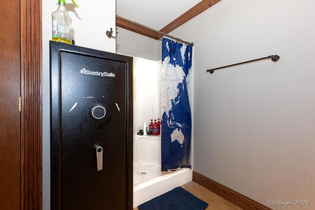 full bathroom featuring baseboards, a shower with curtain, and tile patterned flooring