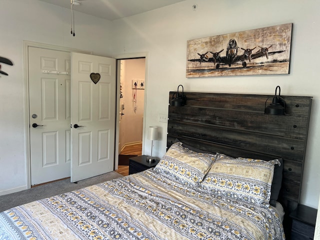 bedroom featuring carpet floors and a closet