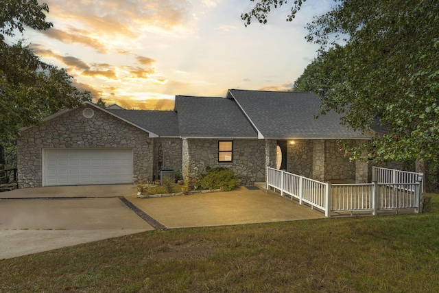 view of front facade with a garage and a yard