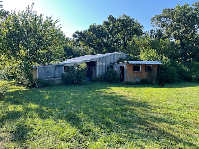 exterior space featuring a front lawn