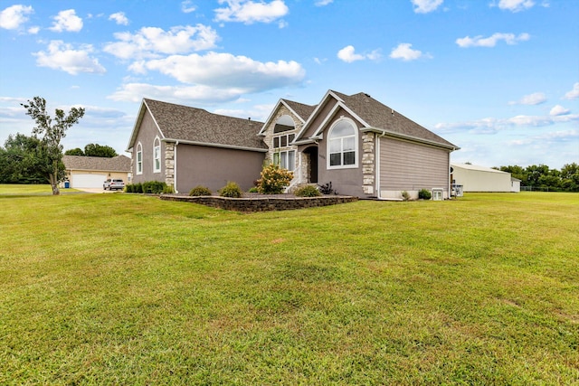 view of front facade with a front lawn